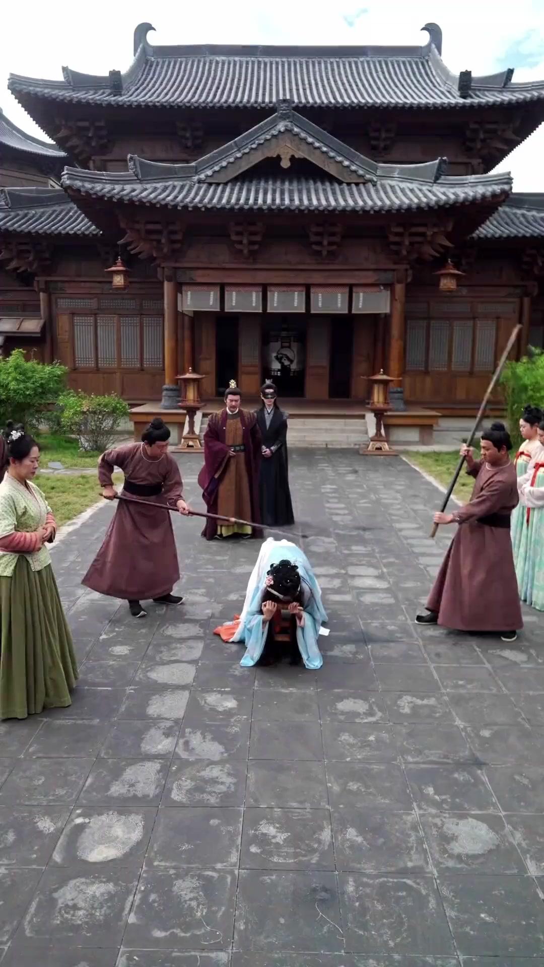 Bạch Mã Trong Mây Khói