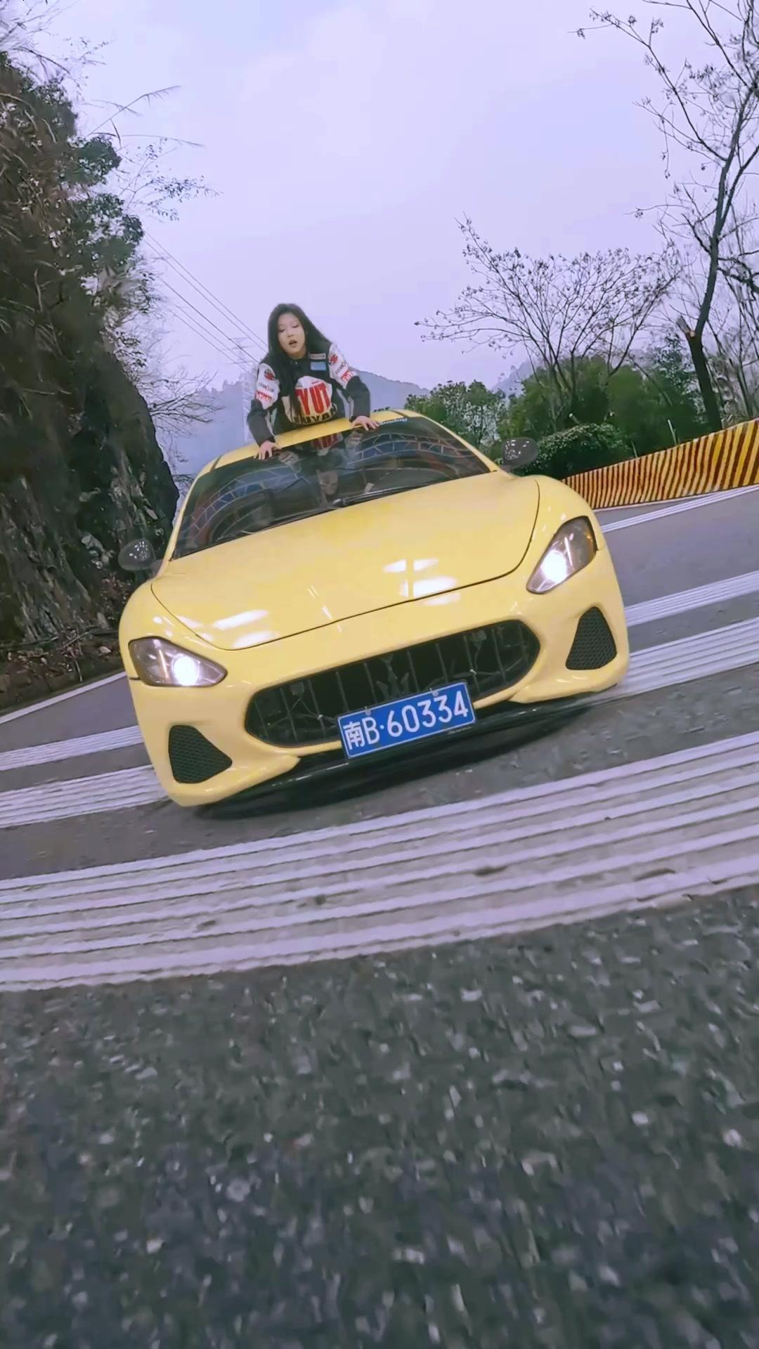 LE DIEU DE LA ROUTE EN TAXI