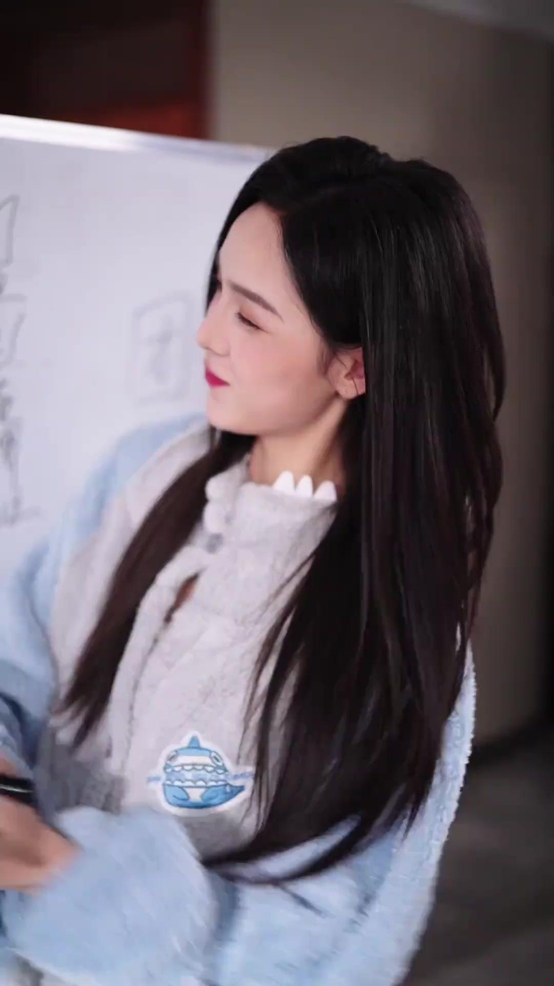 วุ่นรักยัยนางเอกทะลุจอ