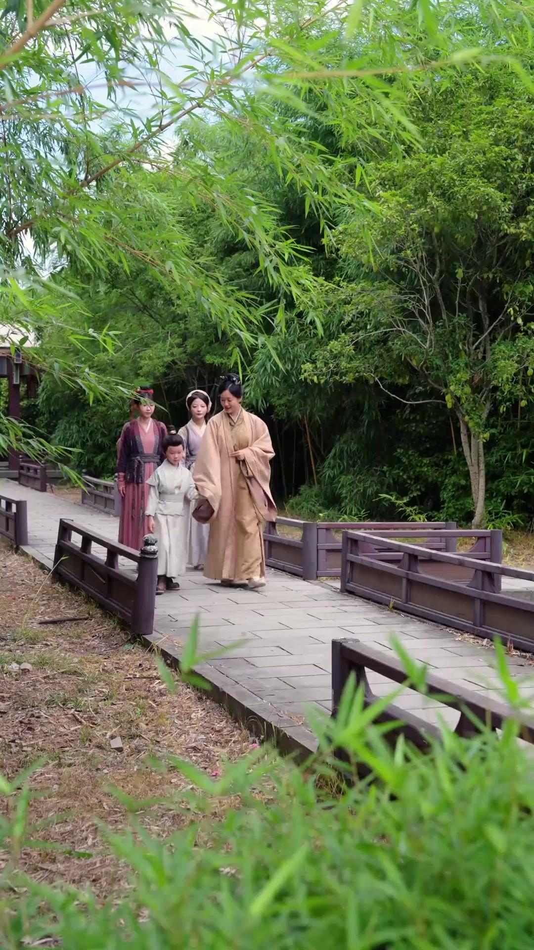 Chị Em Làm Giàu Thời Loạn