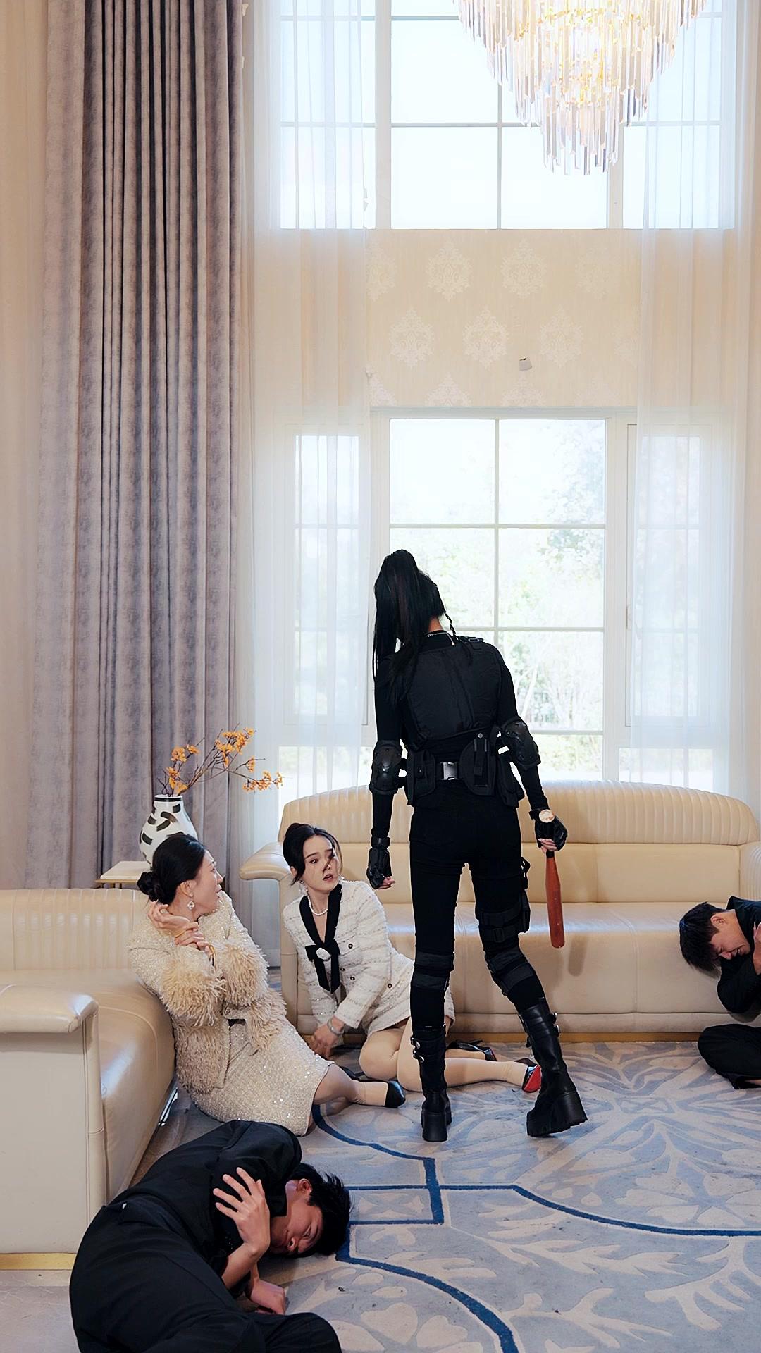 父に売られたけど 殺し屋のボスになった件