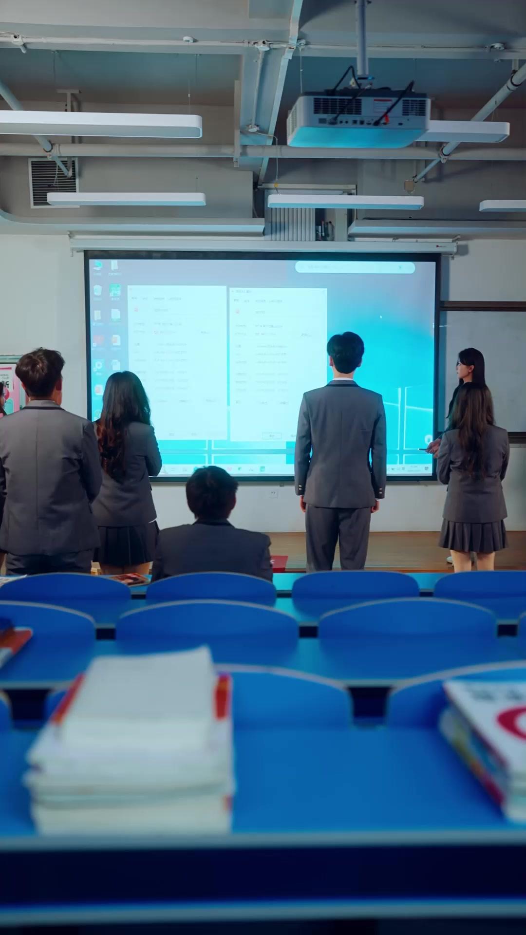 Air Mata di Balik Topeng Bisu