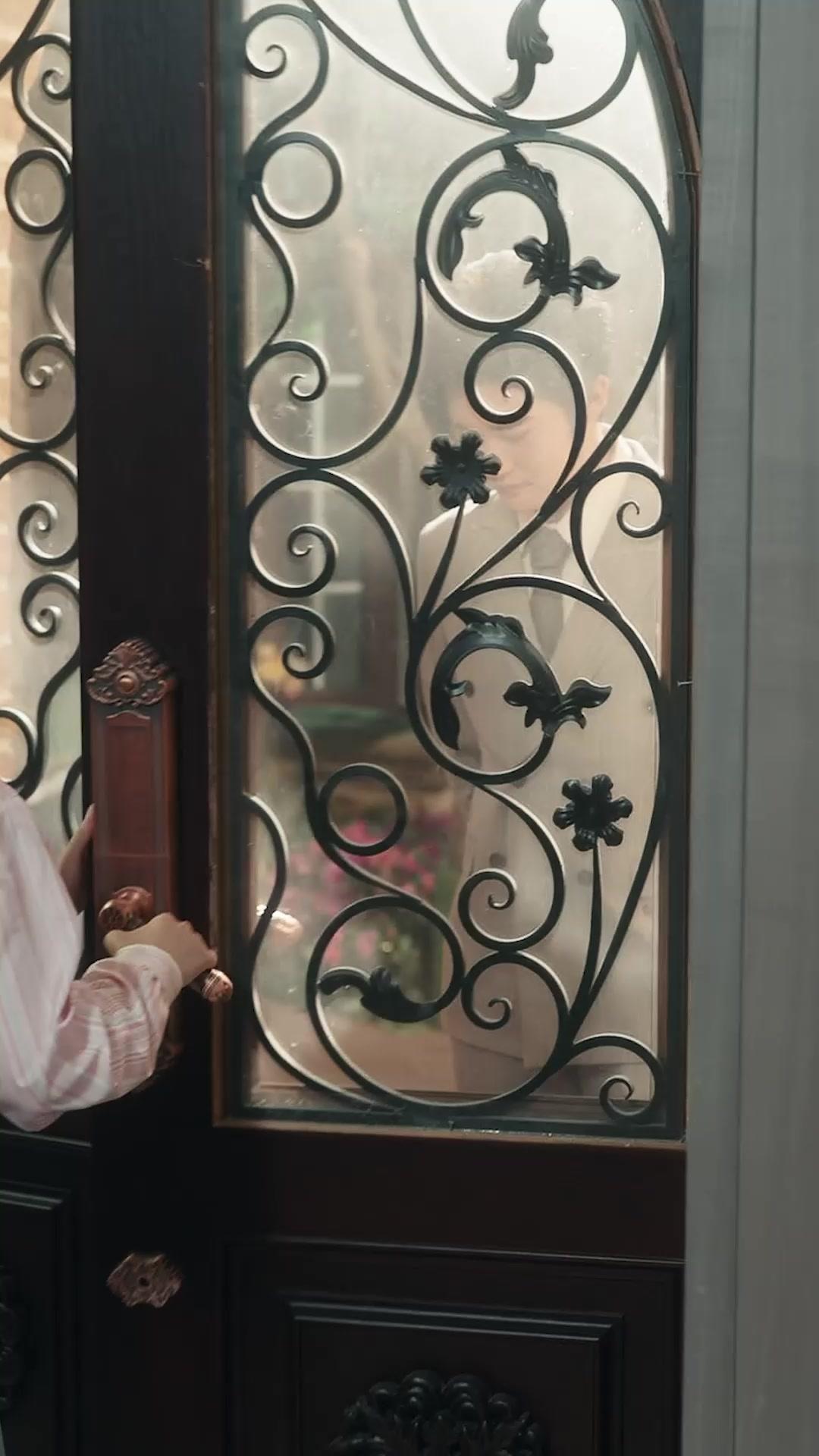 Terlanjur Cinta, Tersimpan Rahsia