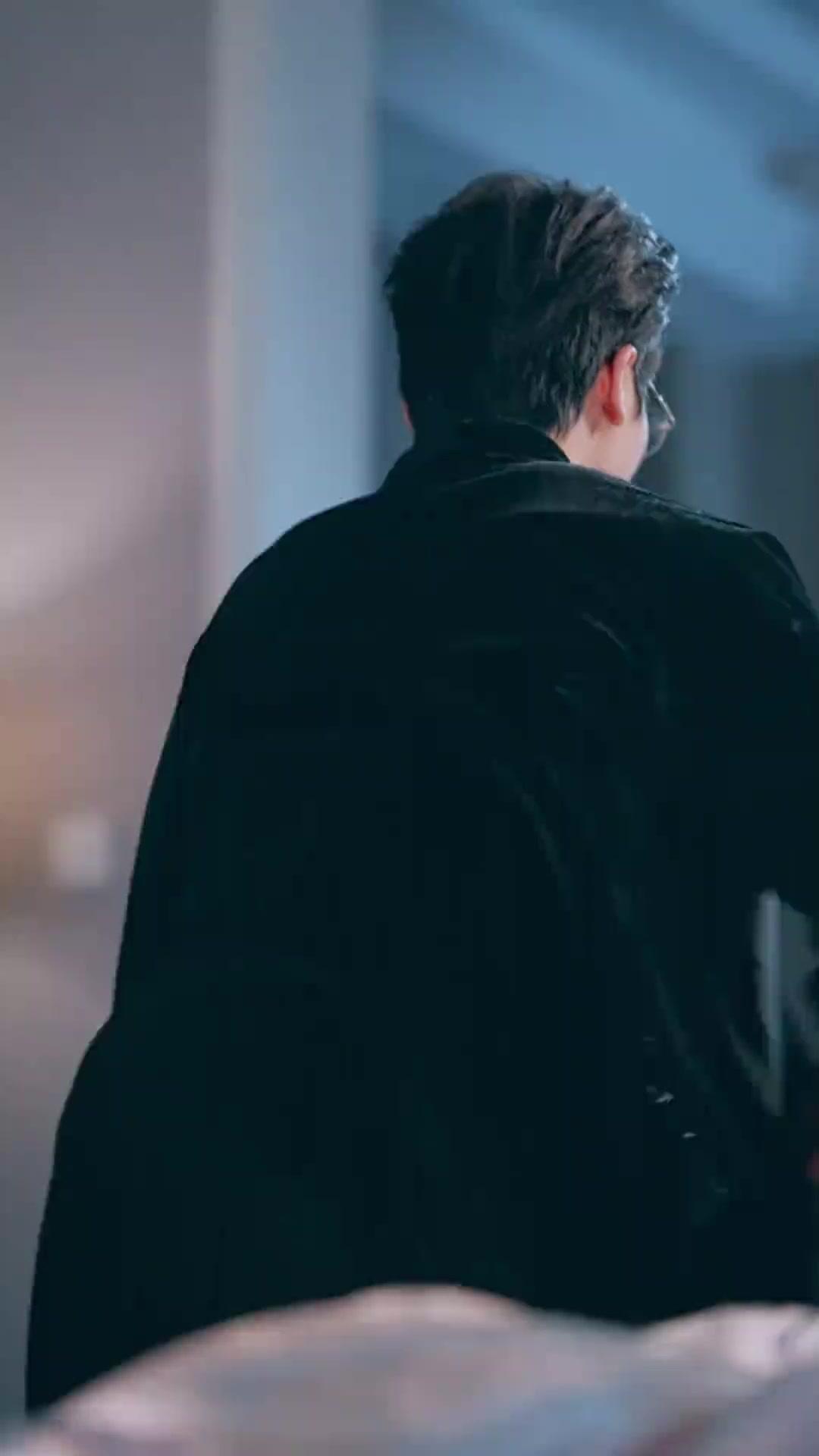 Beute oder Jägerin: Totgeglaubt kehrt sie zurück