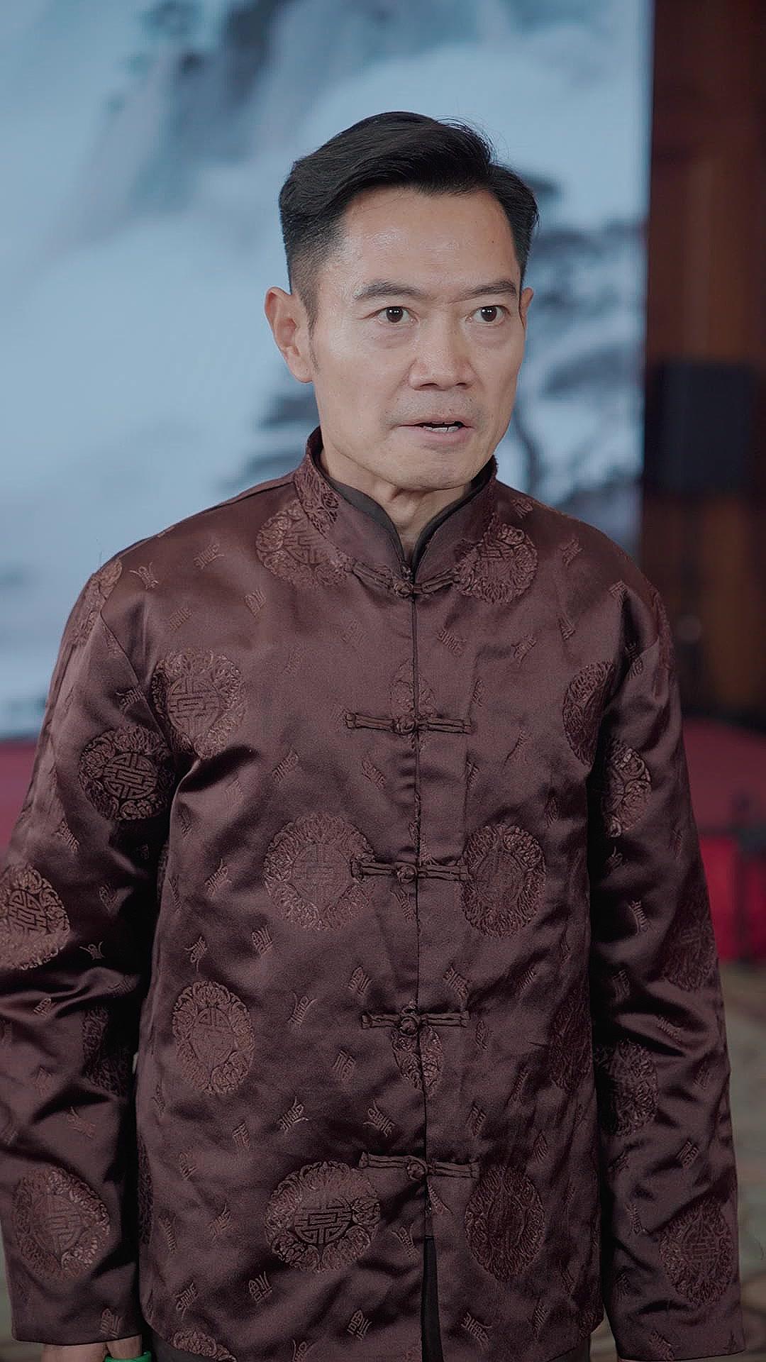 退隱大佬今天又在拯救世界