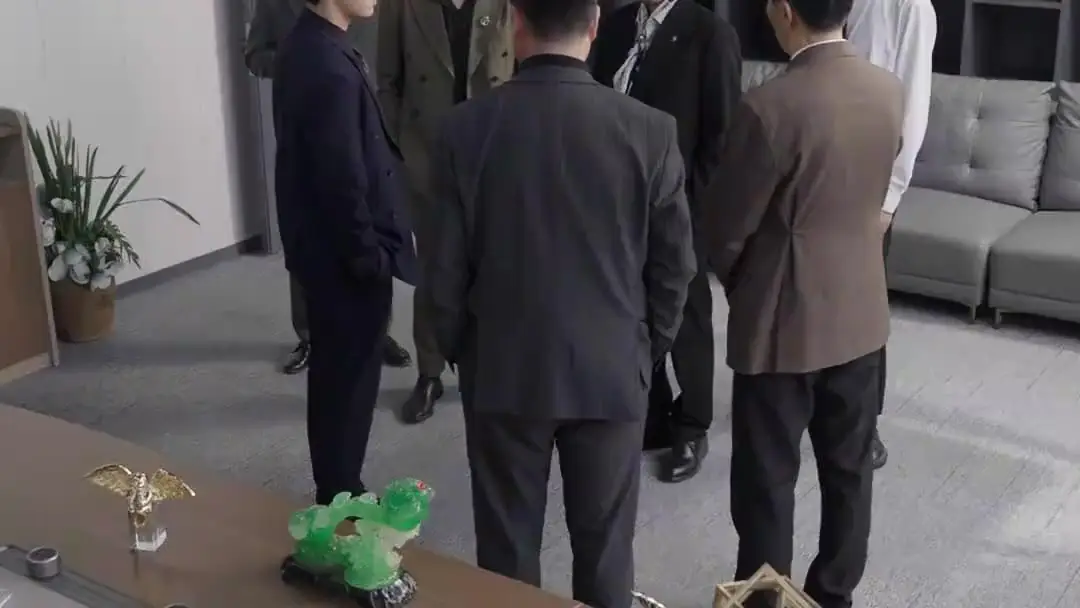 (Doublage) MA FEMME, LA PDG : Le coup de théâtre des milliards