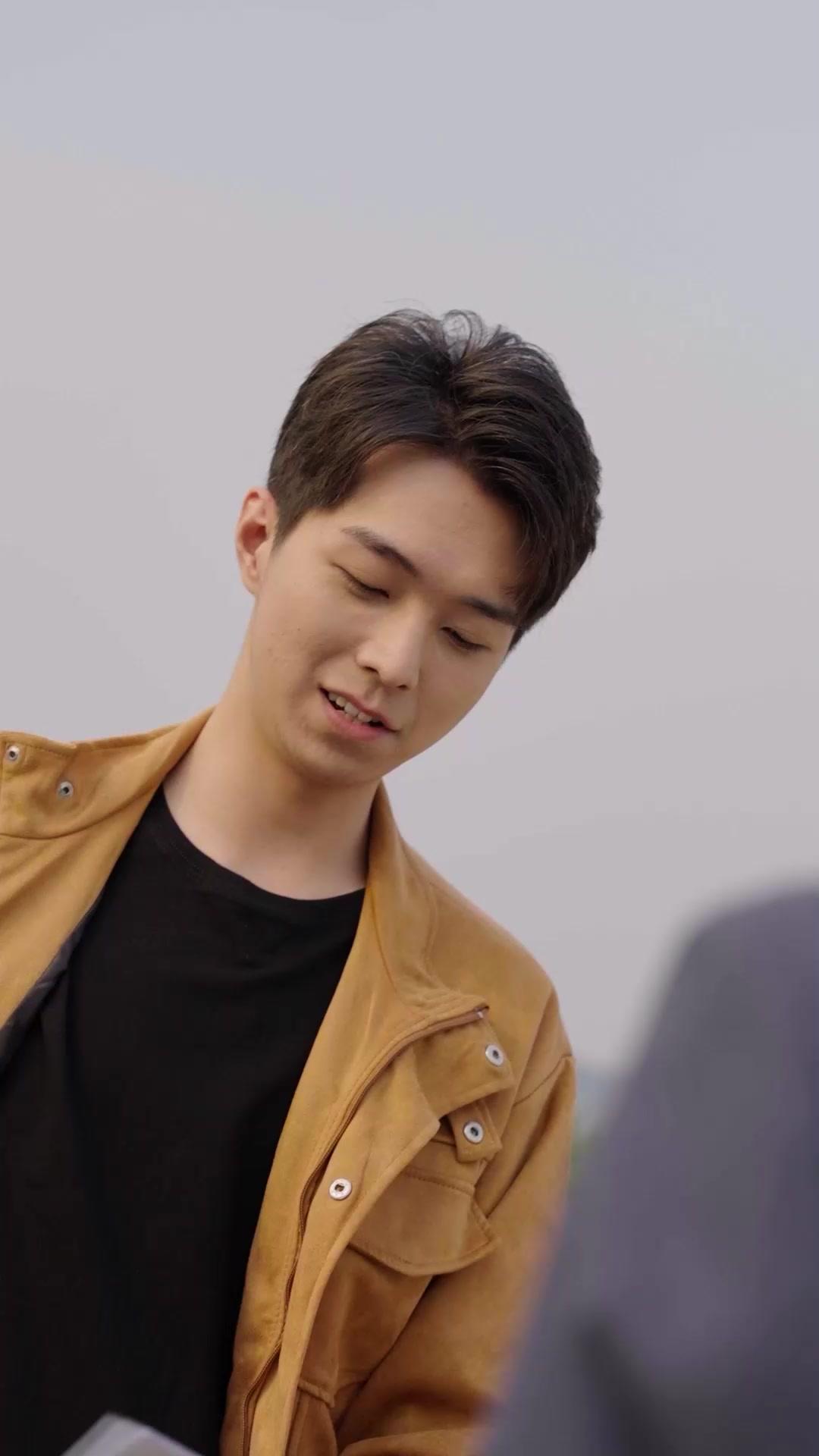 Il vero e falso giovane signore della famiglia miliardaria