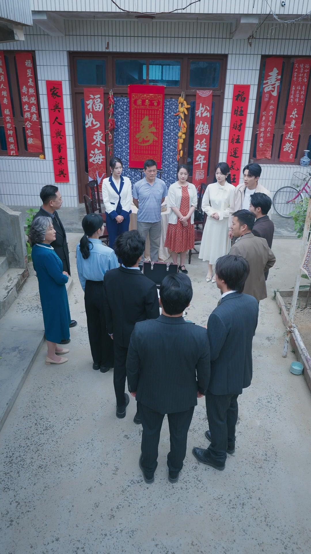 La más guapa no me suelta