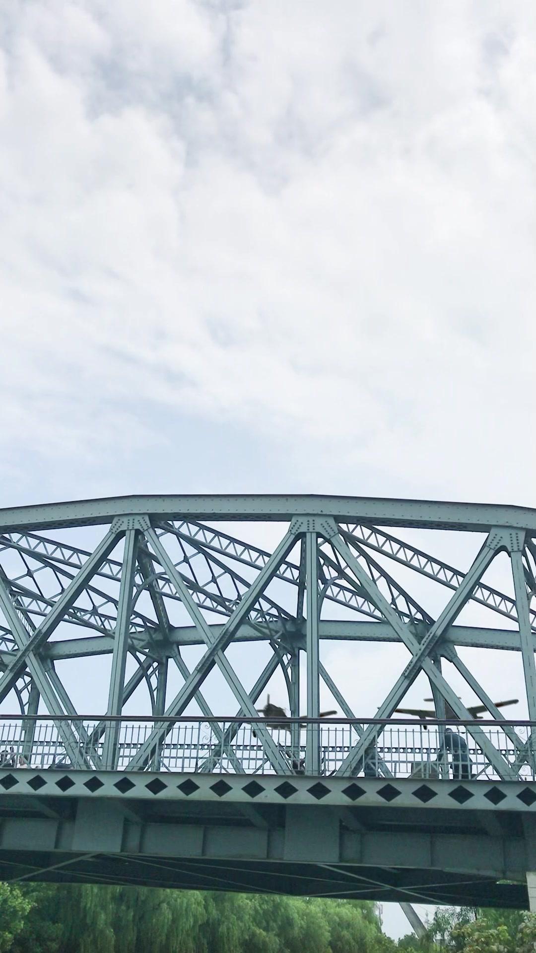 Bulan Pertemuan Abadi