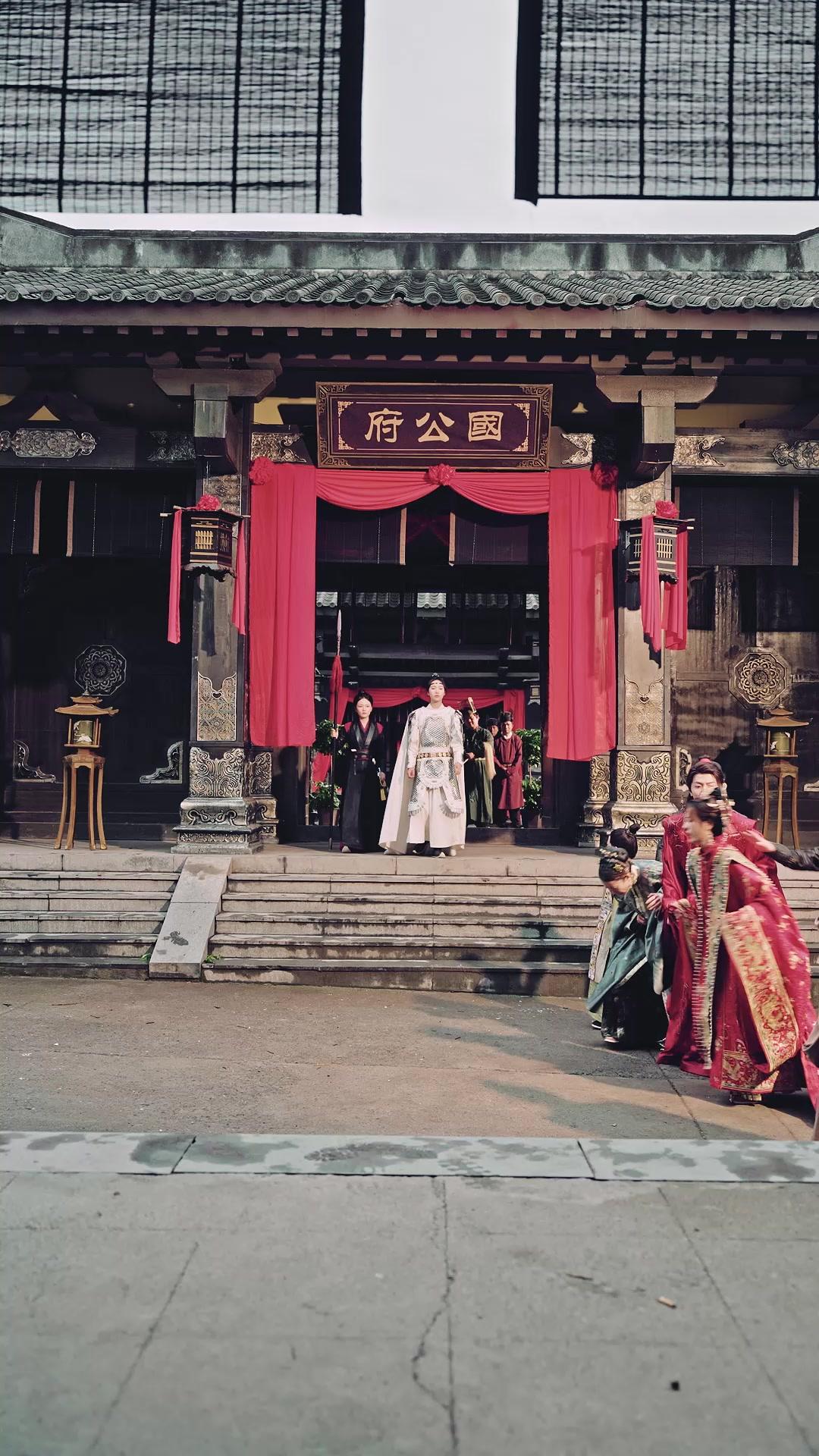 Ferro e Rossa: Il Destino del Regno