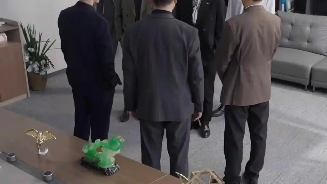 (Doublage) MA FEMME, LA PDG : Quand le bureau devient un champ de bataille