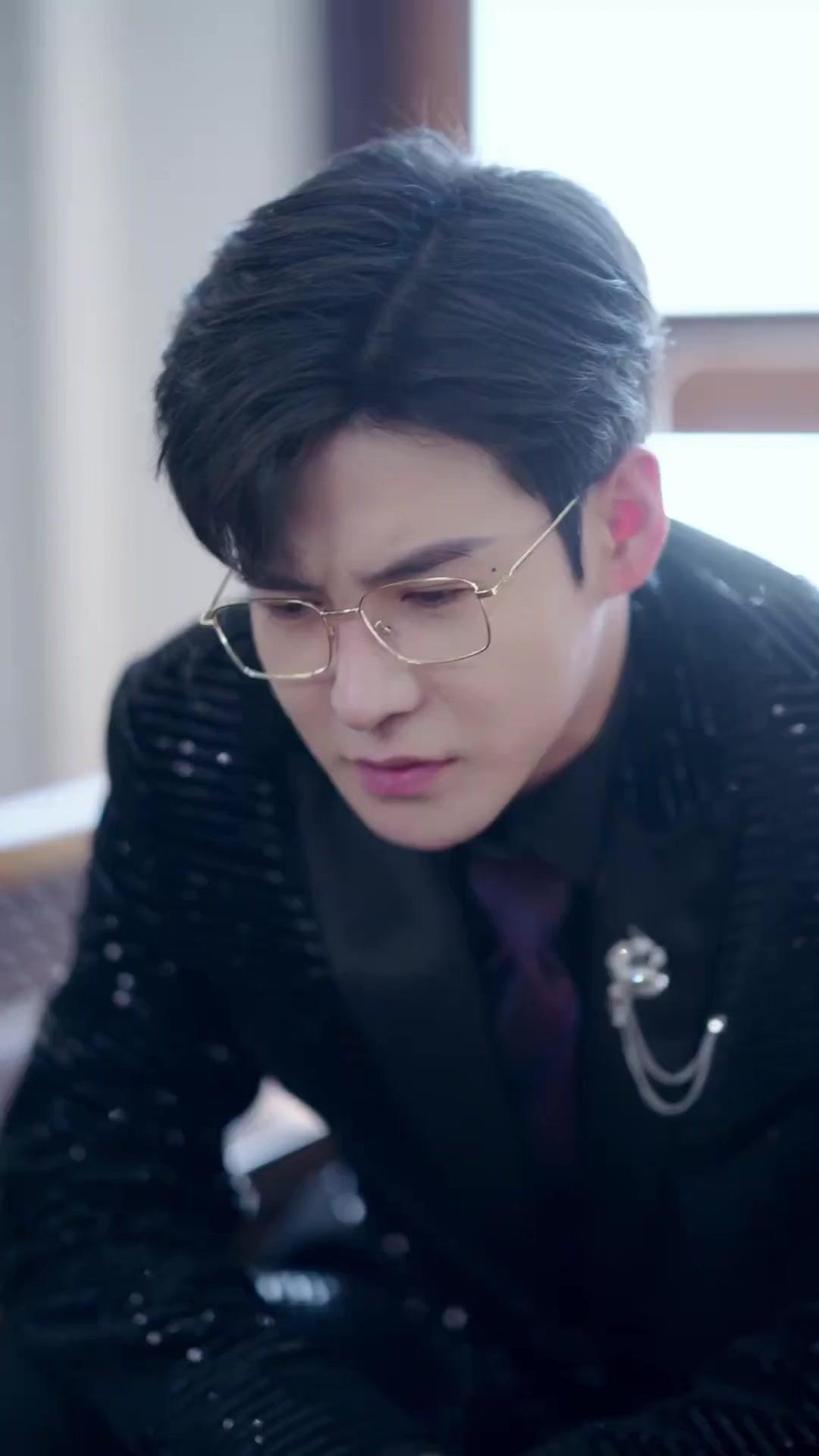 รักร้อนในรอยอดีต