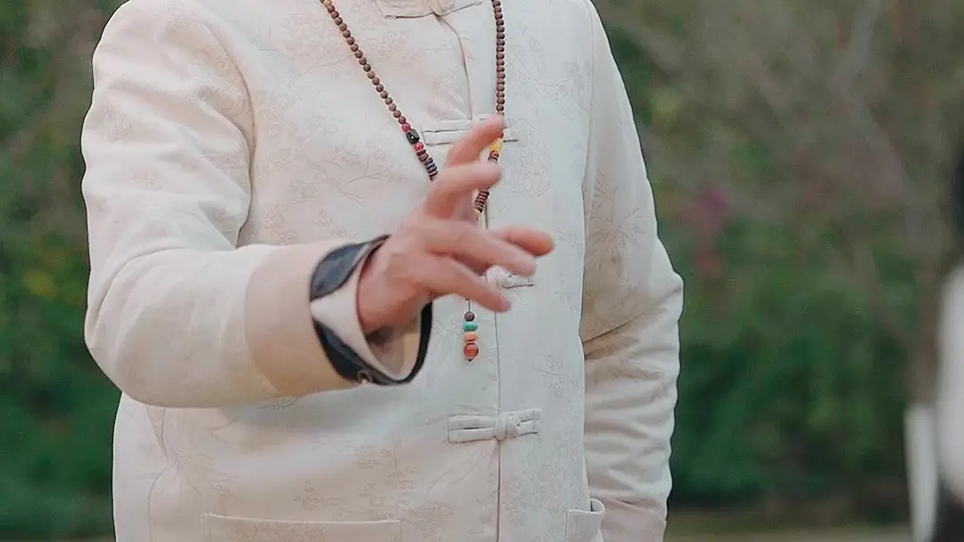 Kong Fu Leo vs. The Gravity of Expectation