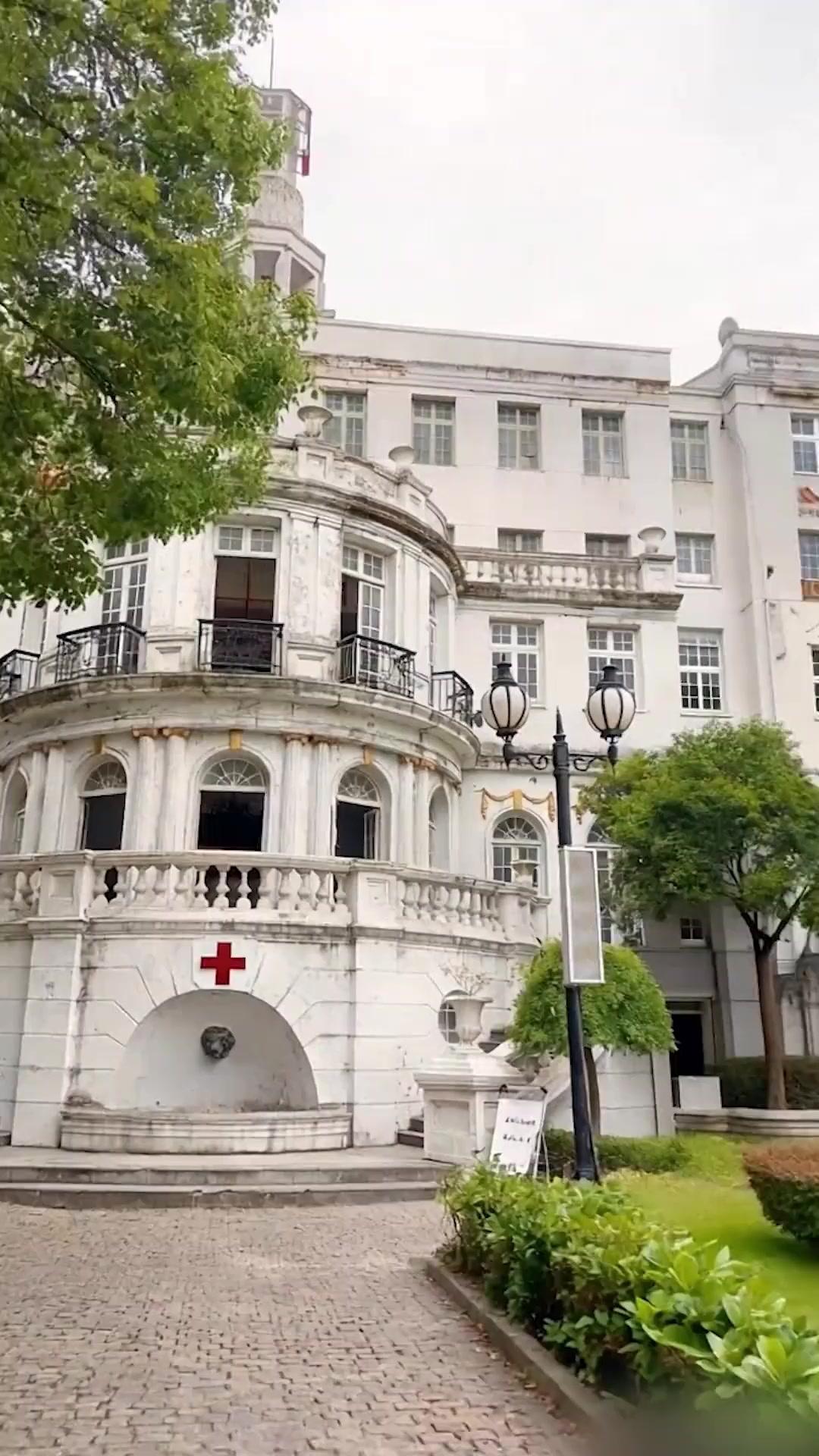 감금 속에서 피어난 사랑