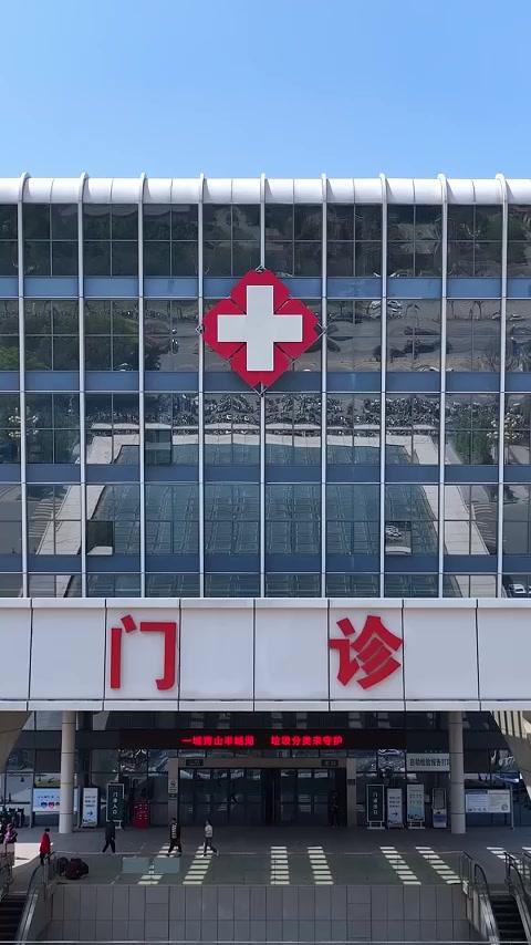 집 앞에 아이가 떨어졌다