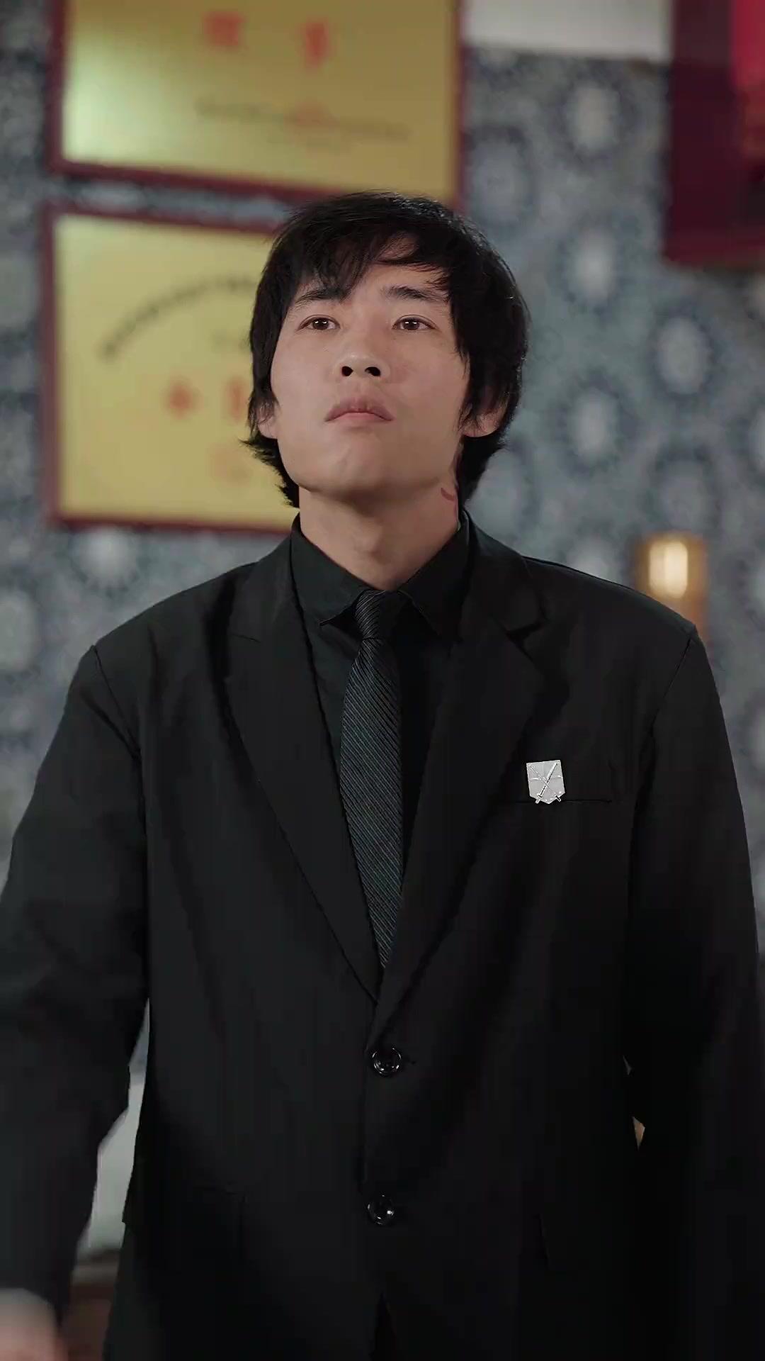 적막을 가르는 칼끝