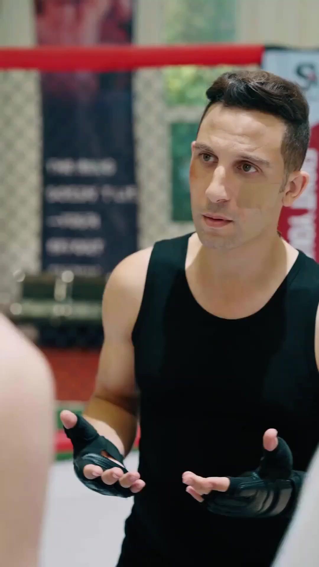 (Doblado) Los puños del engaño