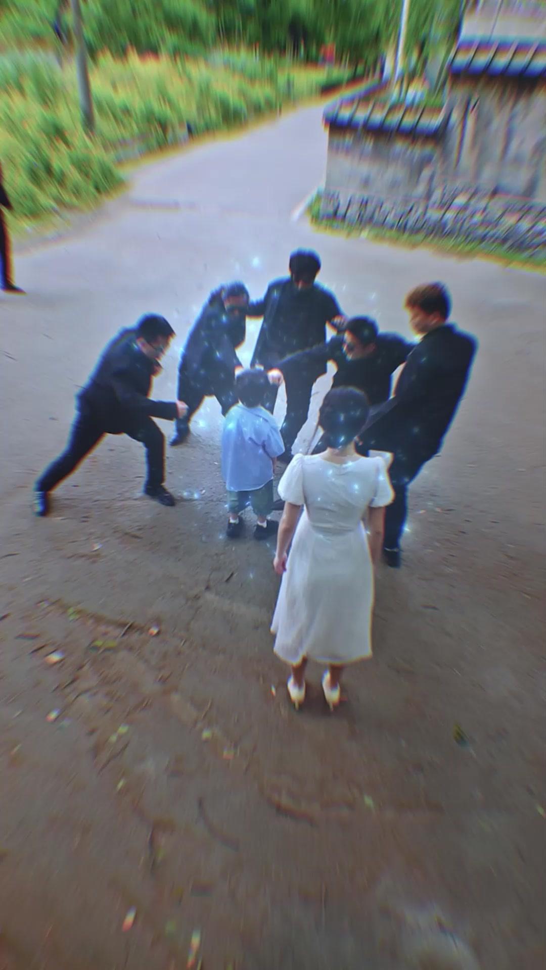 Putra bintang selamatkan ibu