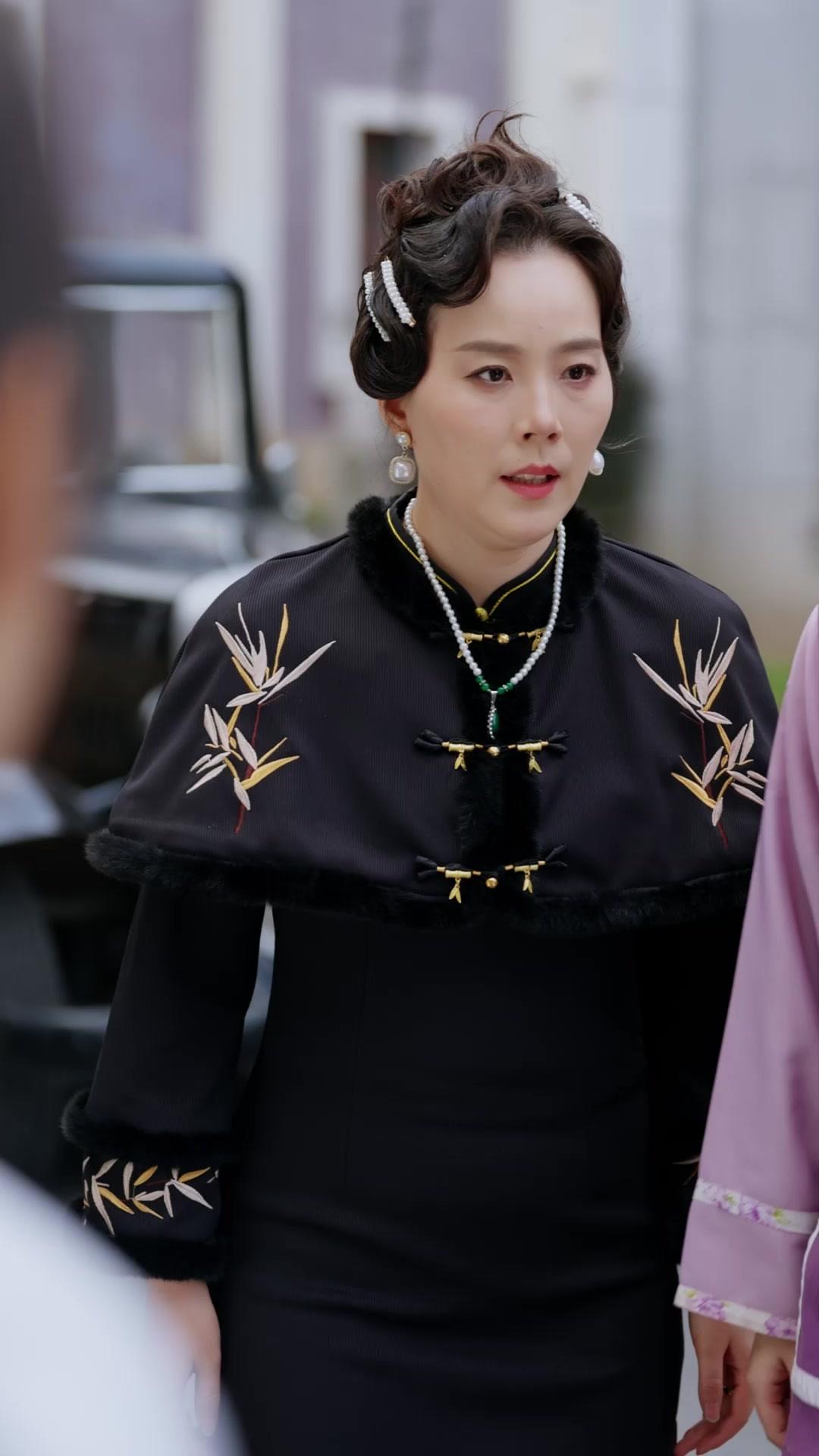 LA PETITE MAÎTRESSE DES OMBRES