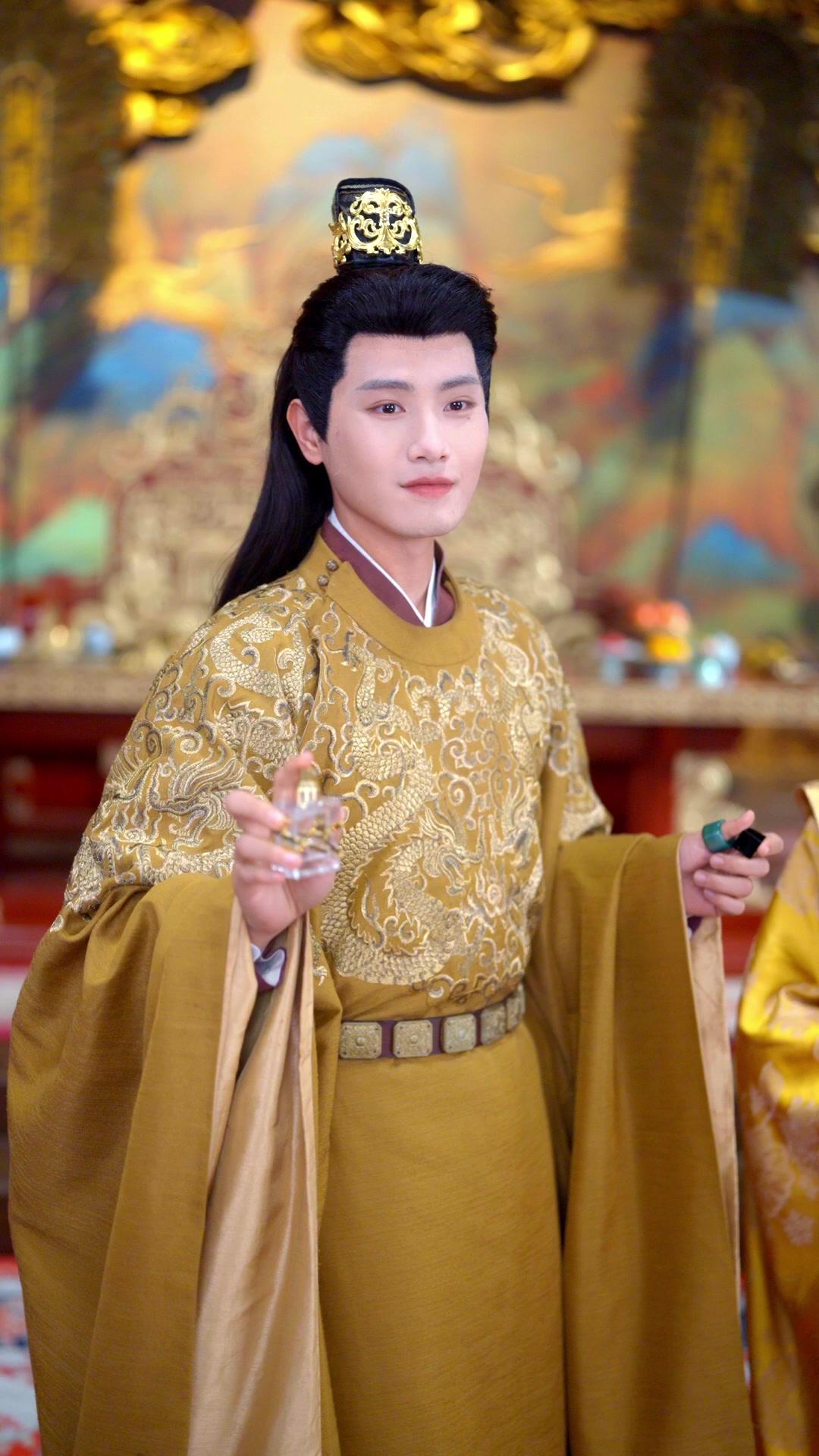 Sandiwara Kaisar Palsu