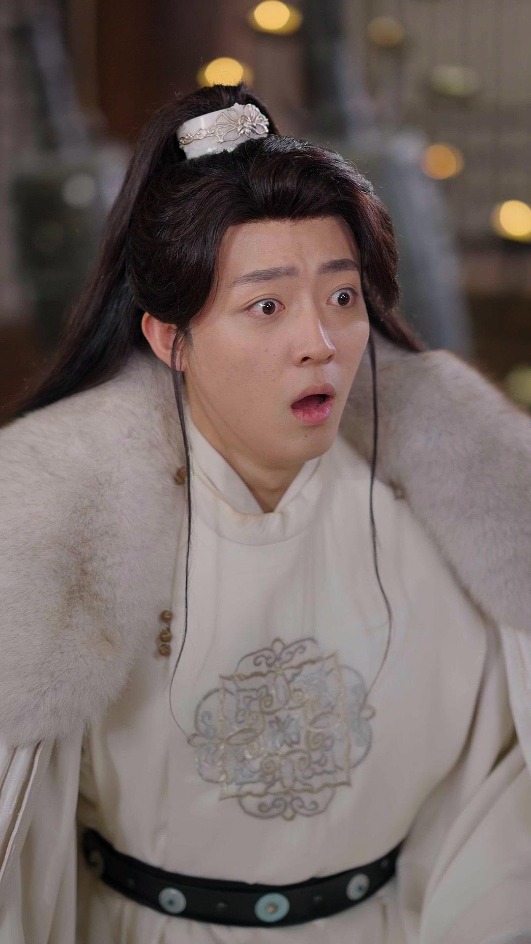 Die erste Phönix-Stickerin