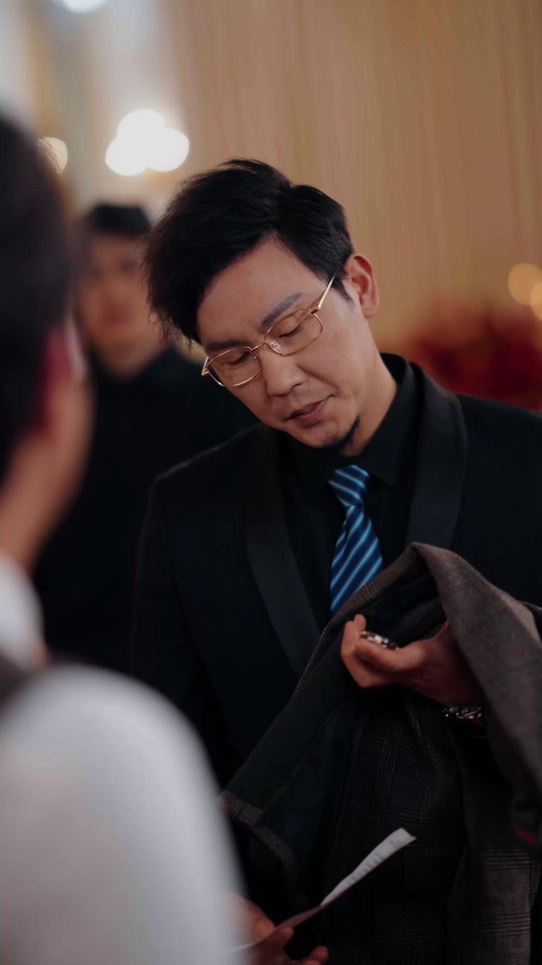 Khuôn Mặt Bà Già