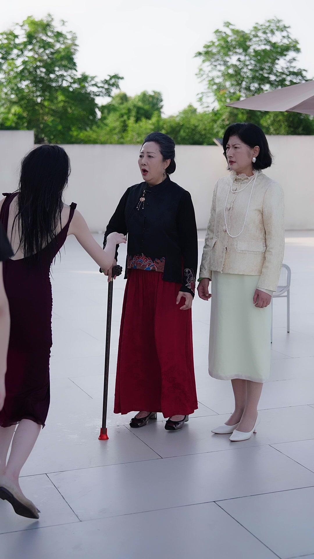 MARIAGE ÉCLAIR : LA PRINCESSE DU MILIEU