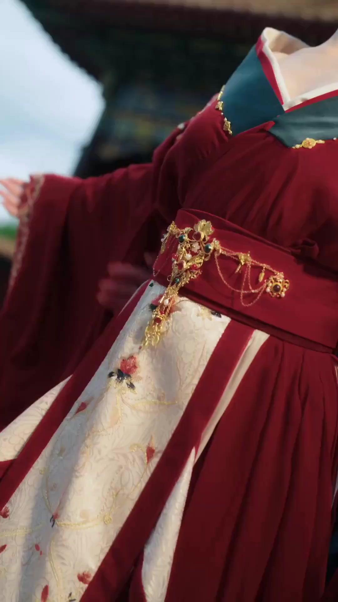 (مدبلج) ليلى عرافة القصر