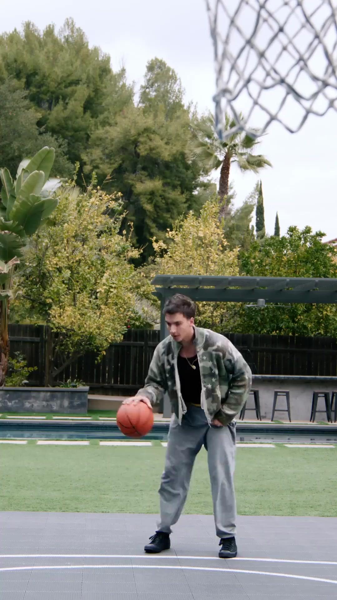 (Doblado) El dios regresó al juego