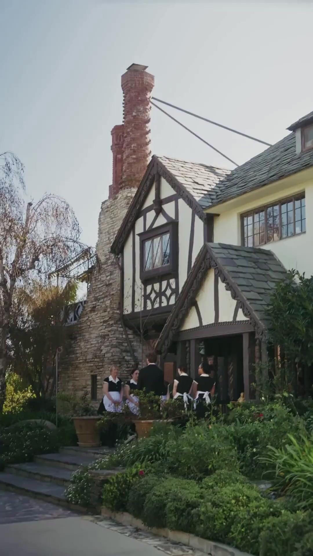 (Doblado) La impostora en brazos de mis tíos