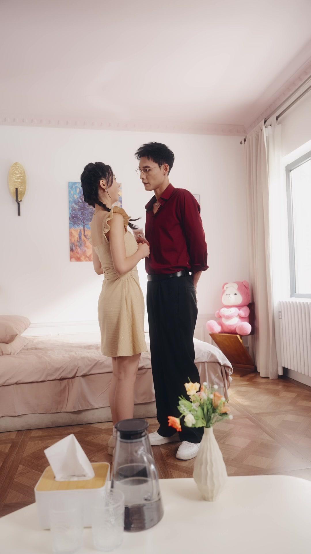 بين الشفقة والحب