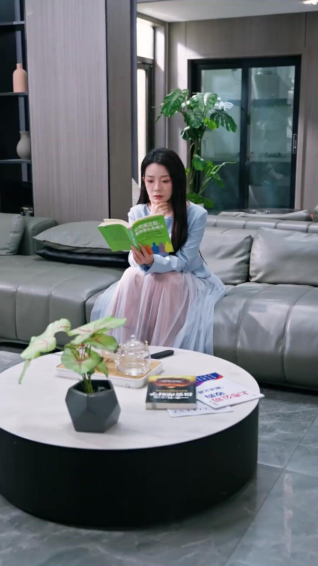 Miss Secretary, Miss Billionaire