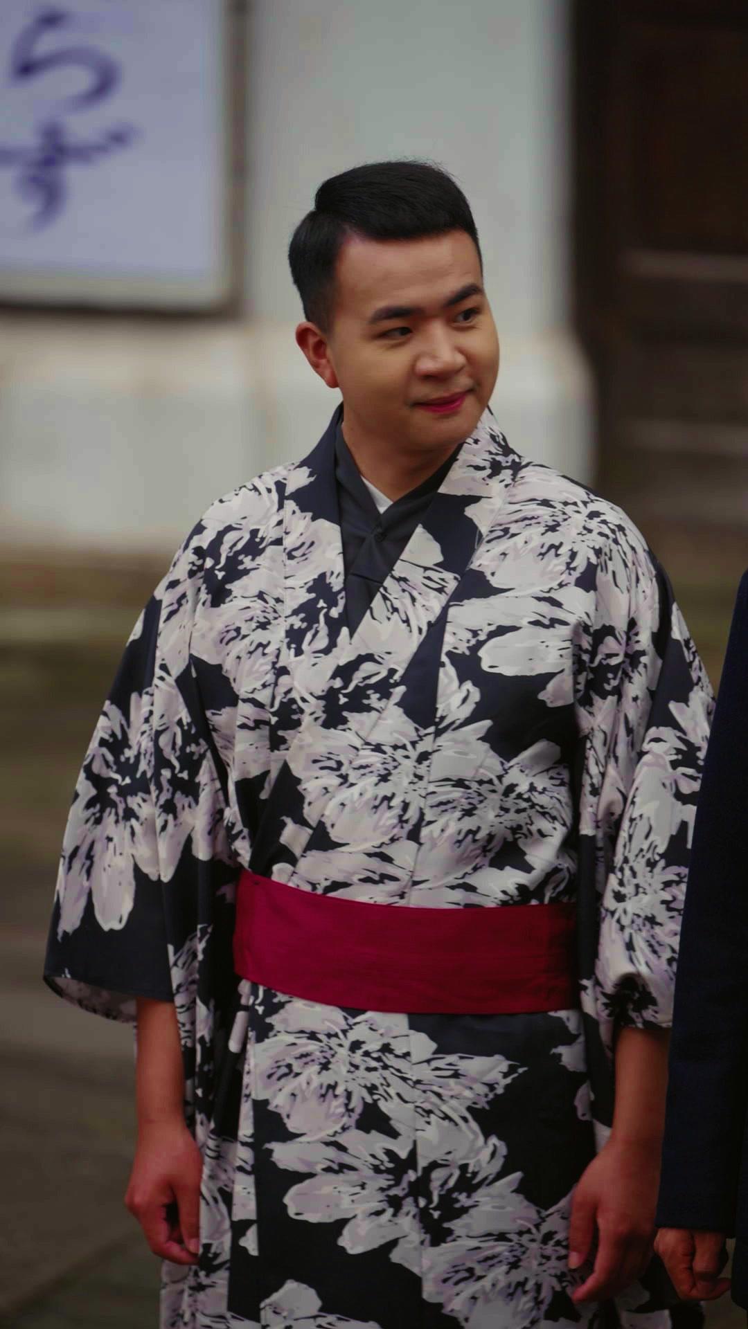 Alzo el filo del Este 