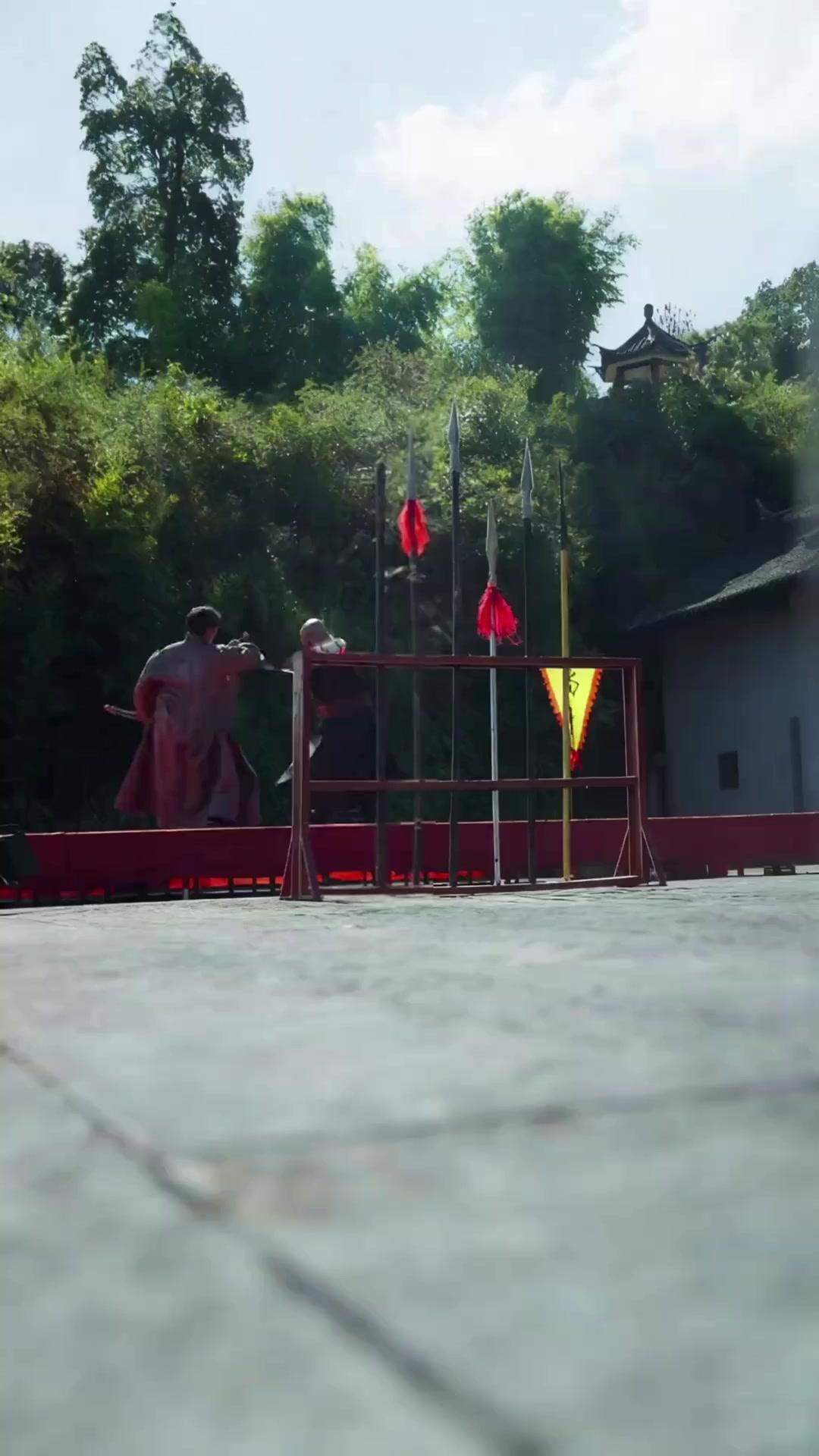 (더빙) 폐물의 칼, 강호를 찢다