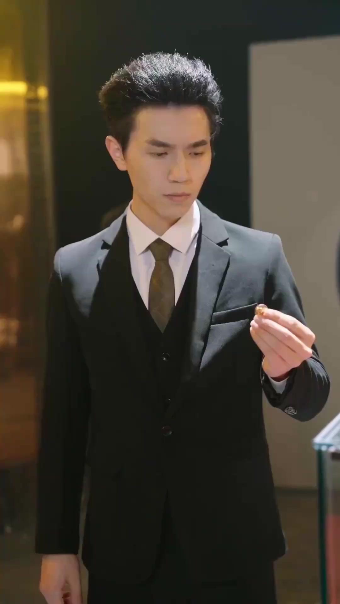 Identitas yang Terbongkar