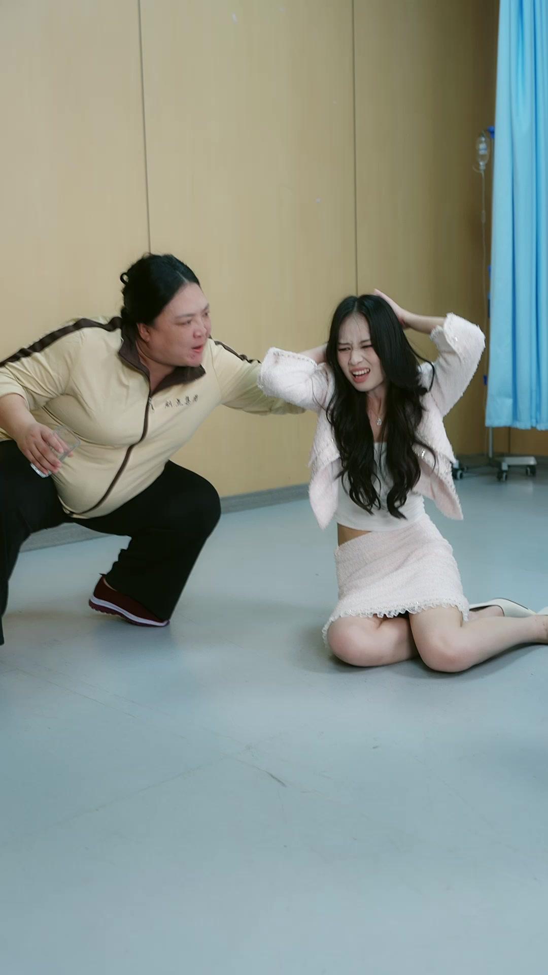 女僕前妻竟是豪門千金