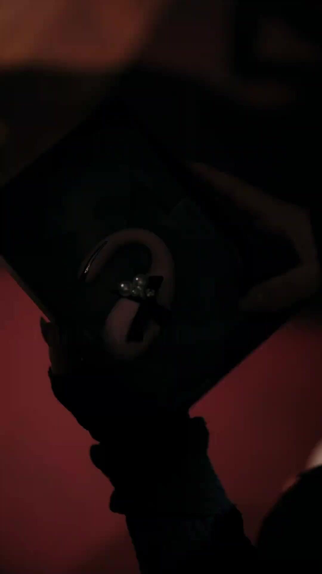 JEU DE DENTELLE AVEC LE PDG