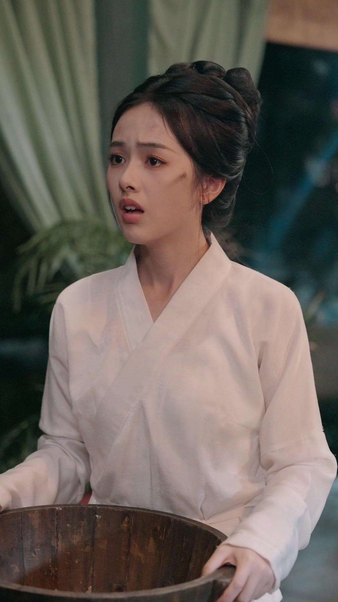 Your Majesty… I’m Just a Courtesan!