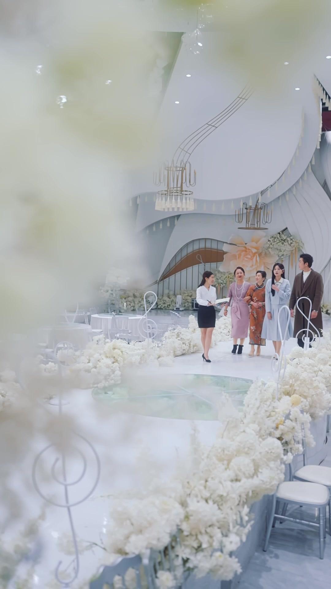 Air Mata di Balik Topeng Bisu