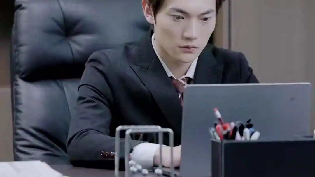 Lovers or Siblings: When the Office Chair and the Rope Share the Same Gravity