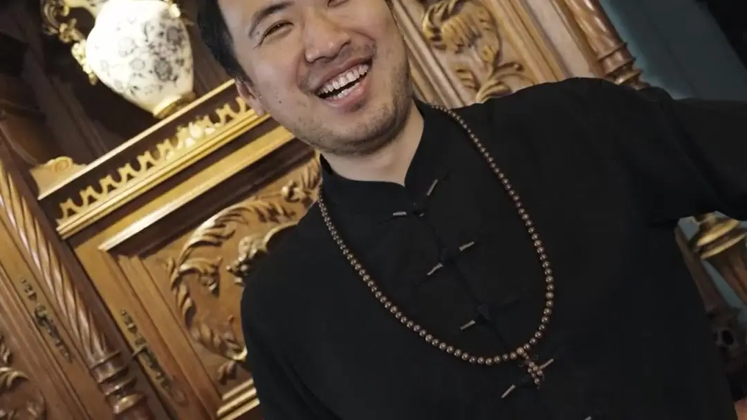 When the Expert Drops the Vase (Literally)