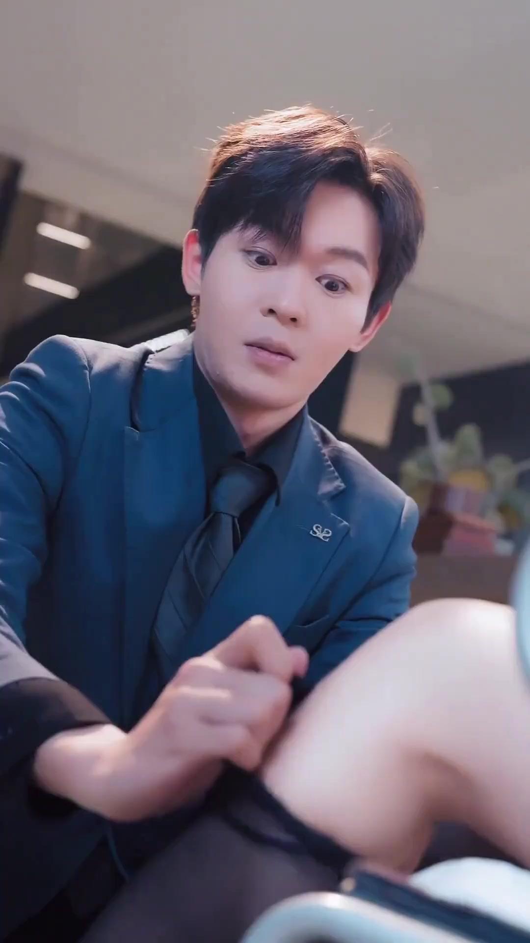 (Lồng tiếng) Không Thể Chạm Tới