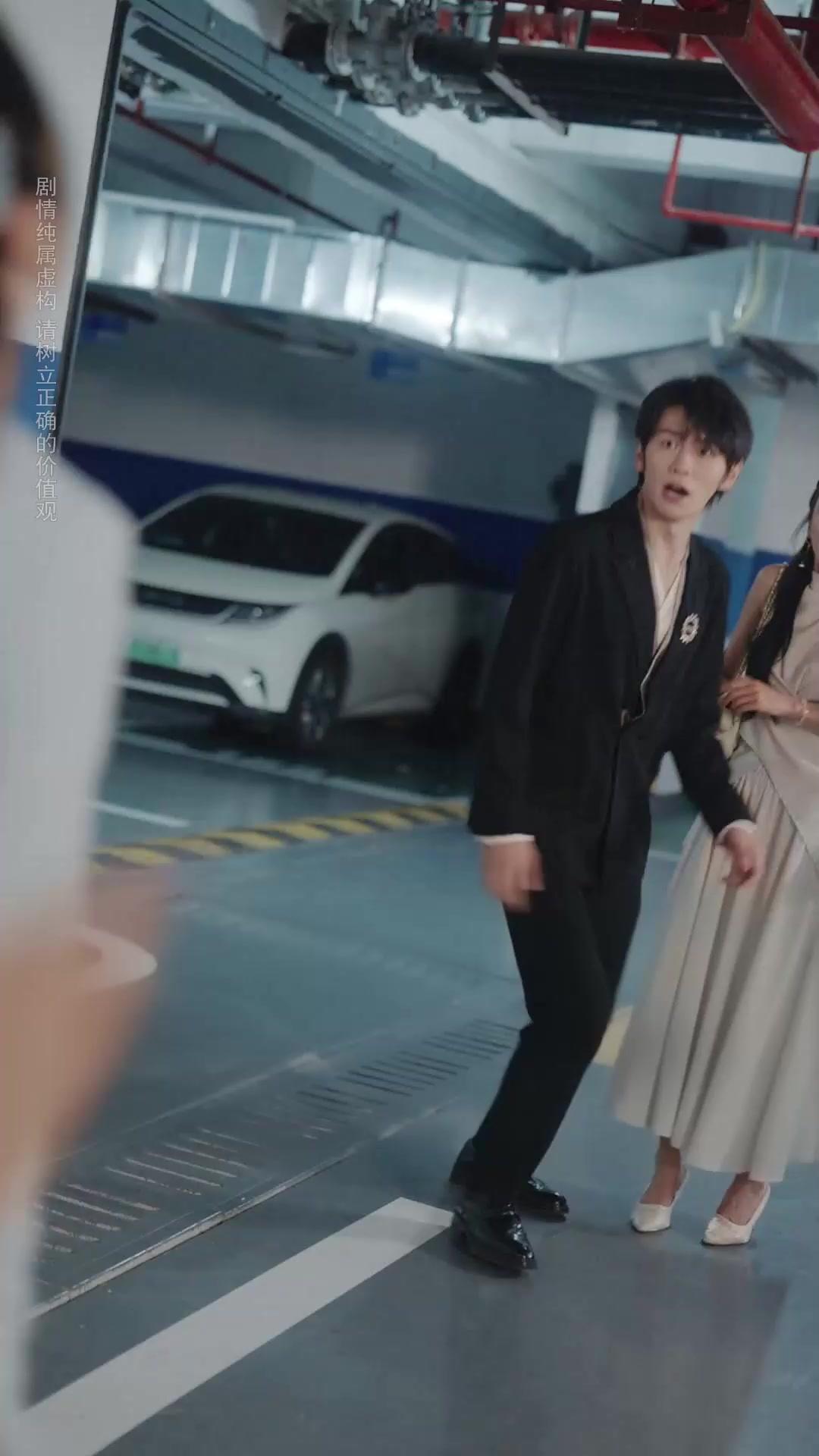 He Loves My Sis? I Swap My Groom.