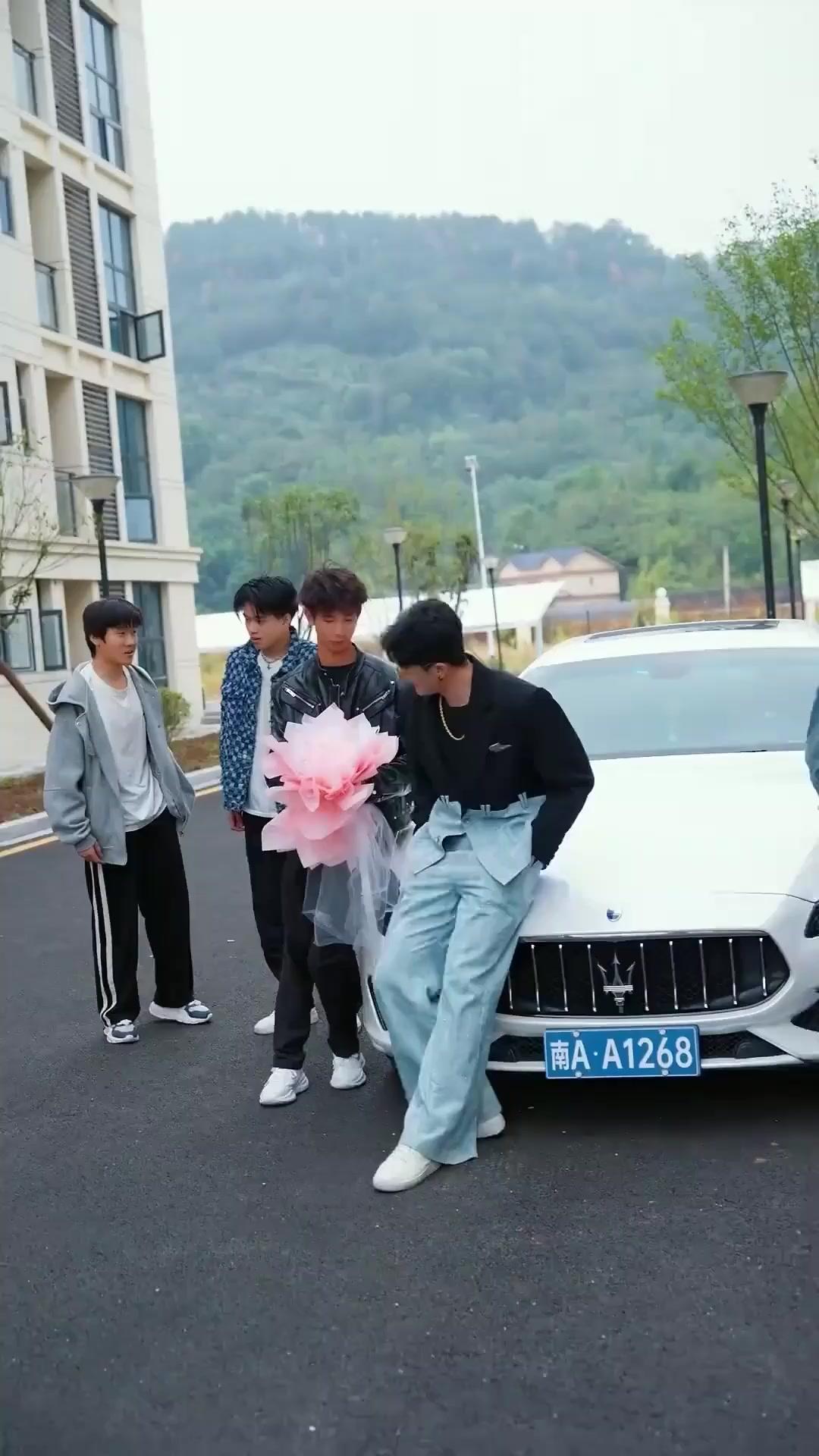 (Dublajlı)Okul Güzeli ve Çılgın Koruması