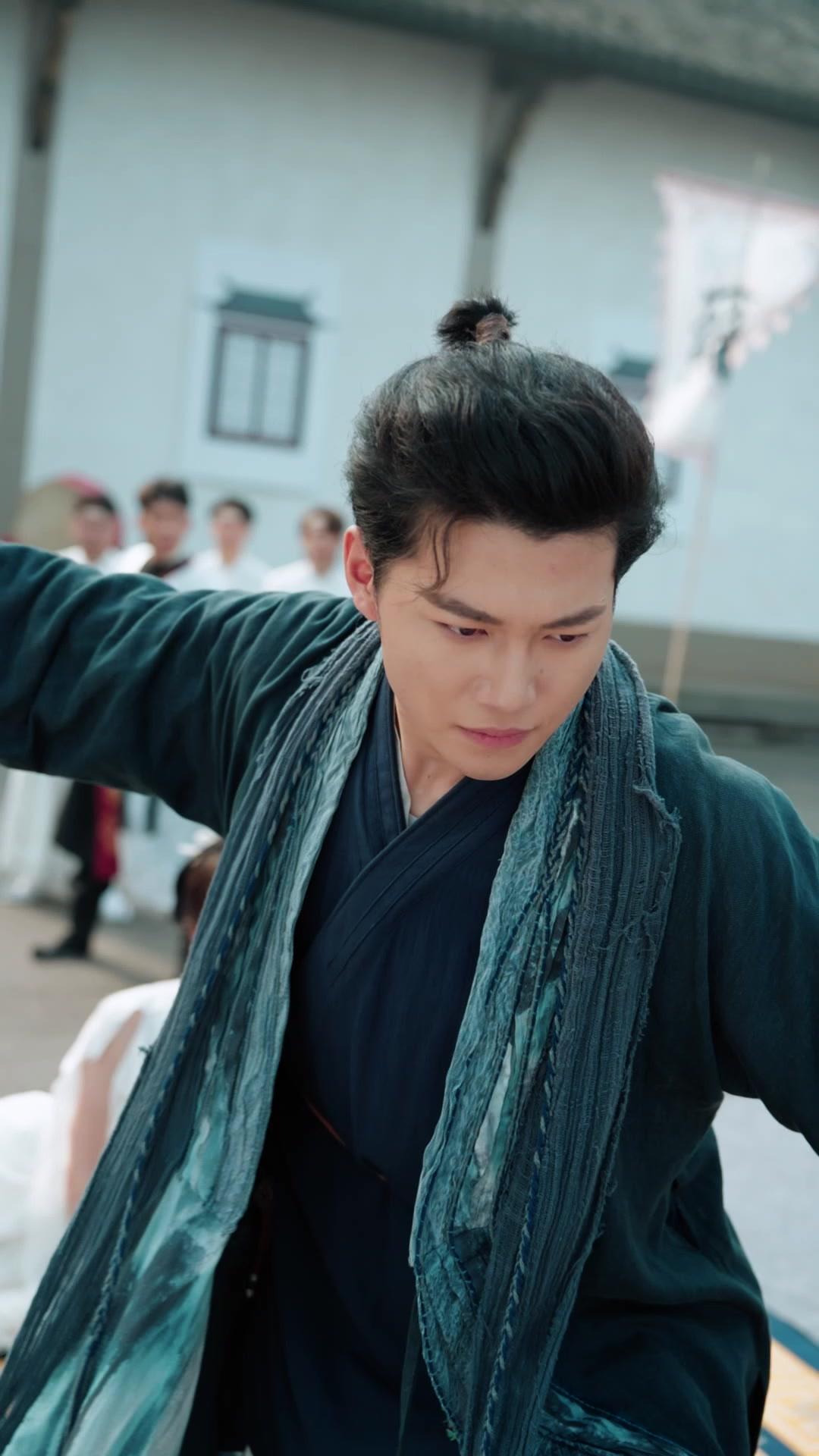 Satu Pukul Kayu, Dunia Tunduk