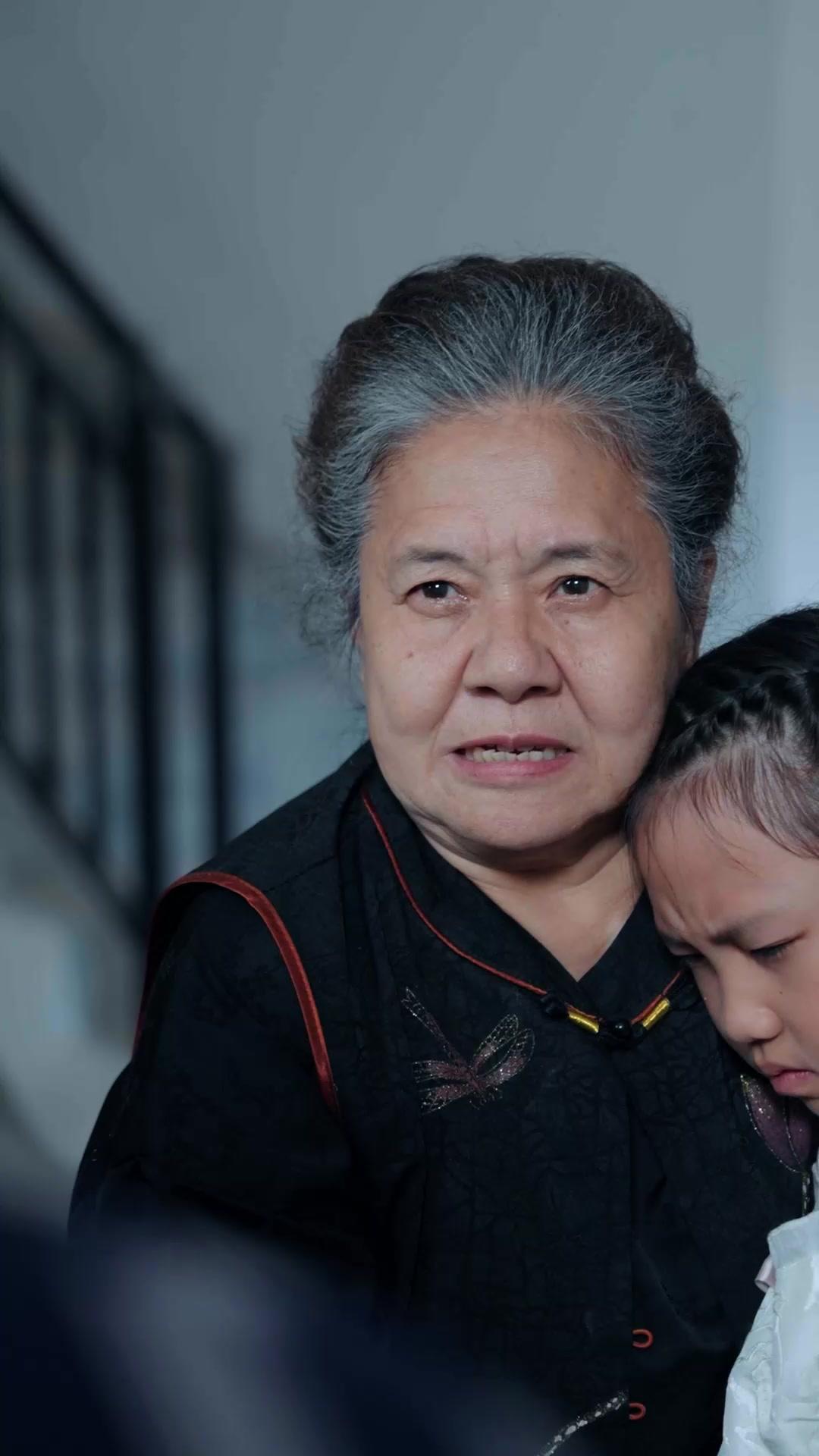 Phoenix Man vs. Billionaire Queen: Downfall