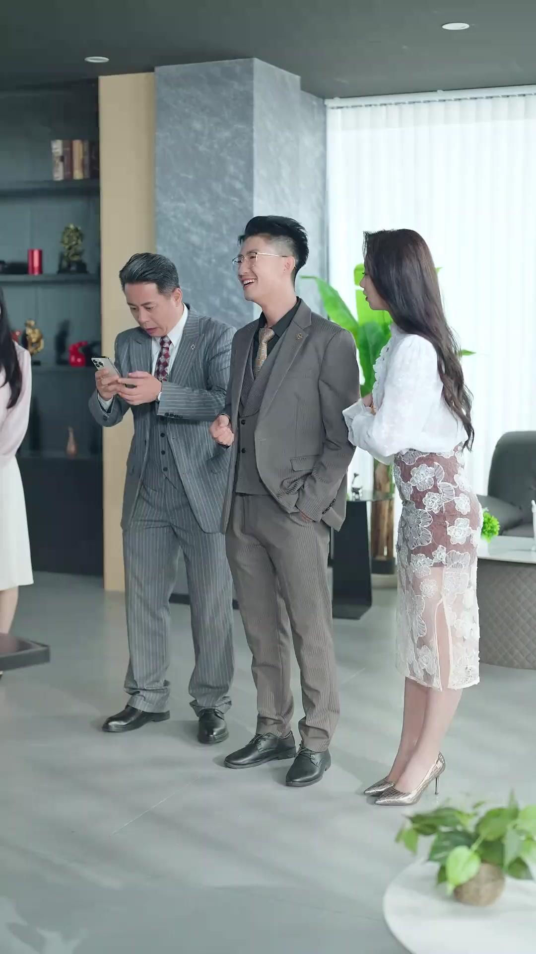 (Doblado)La reina empresarial tiene ocho años