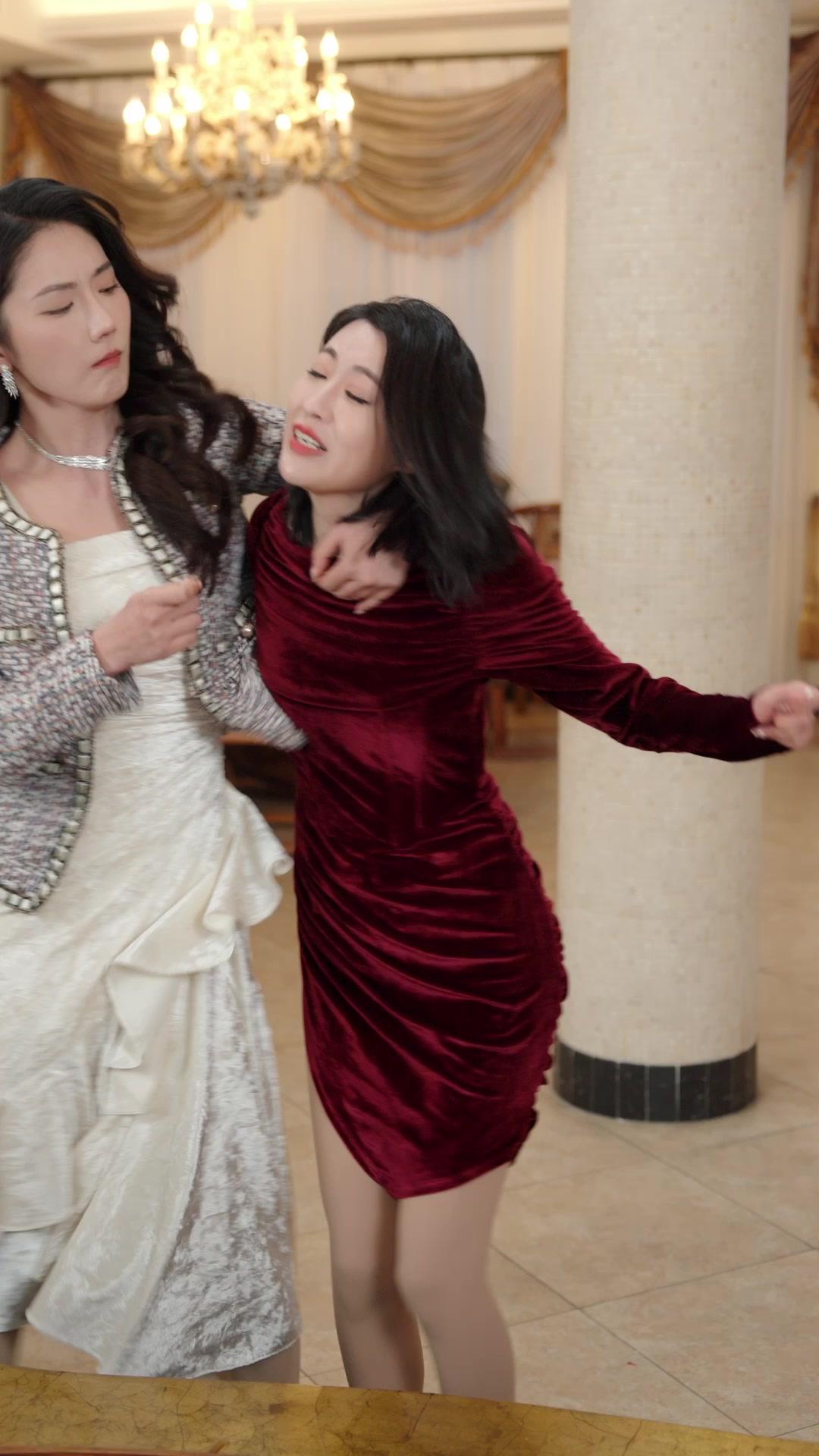 Prigioniera, Moglie, Madre