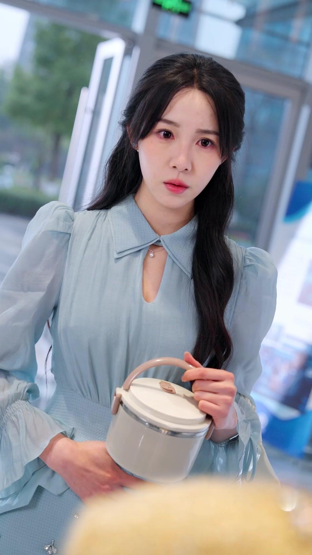 被背叛後，他撿走了我