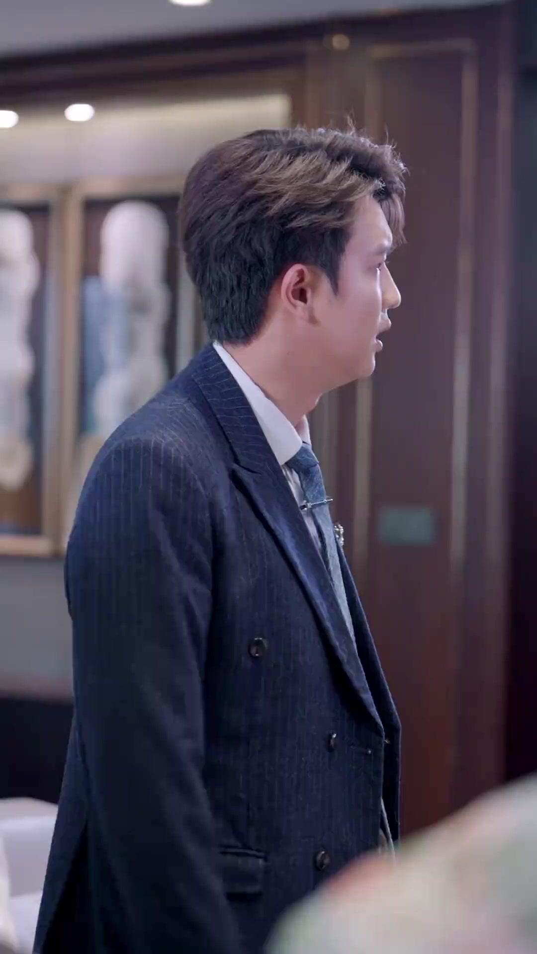 (Dublagem)A Bisavó de 7 Anos Conserta a Família